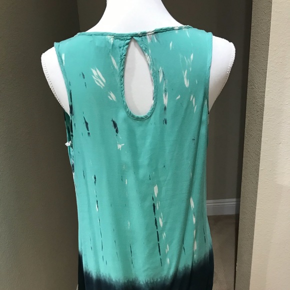 EUC! Very pretty silky tank - Picture 3 of 3